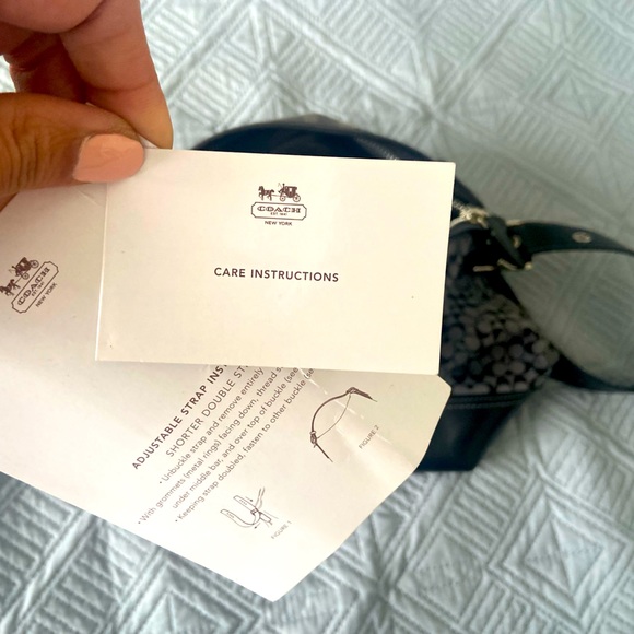 Authentic Coach. Excellent Condition! - Picture 6 of 8